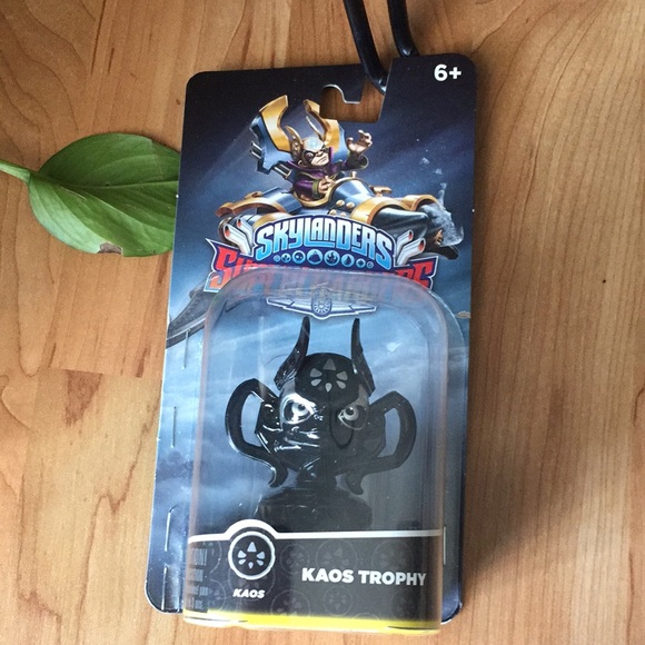 SkyLanders SuperChargers Kaos Trophy Character - Picture 5 of 10